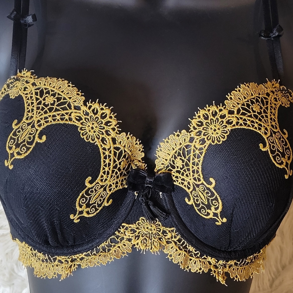 Soma Limited Edition Decadence Full Coverage Lace Bra 36C New without tags
